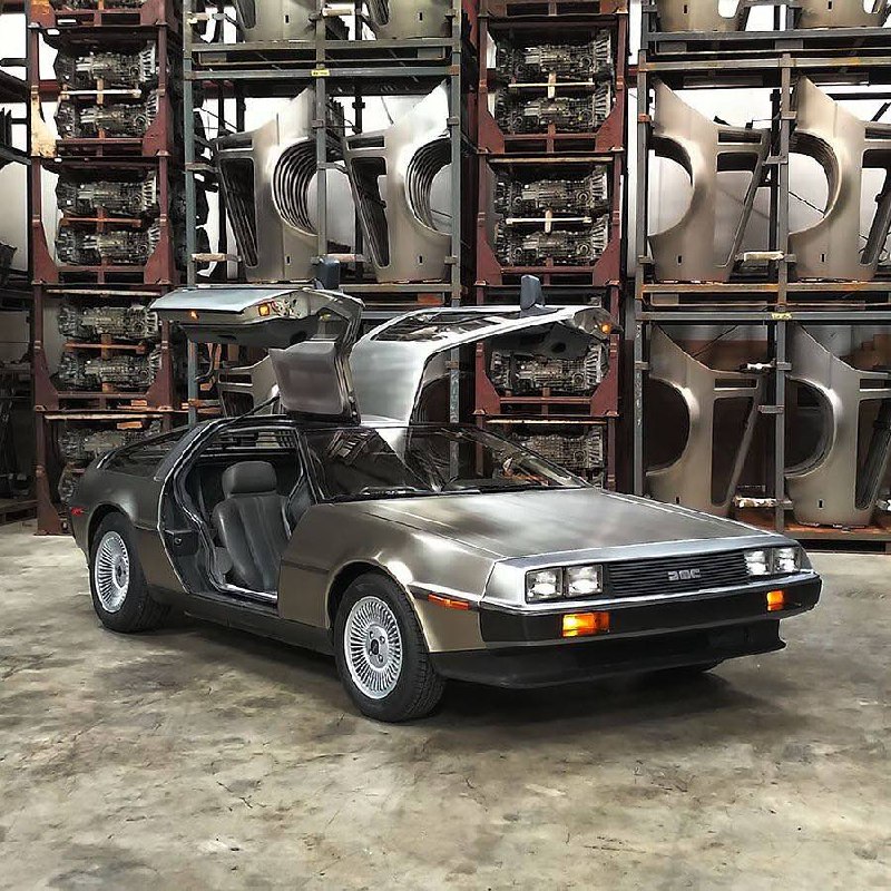 История DeLorean