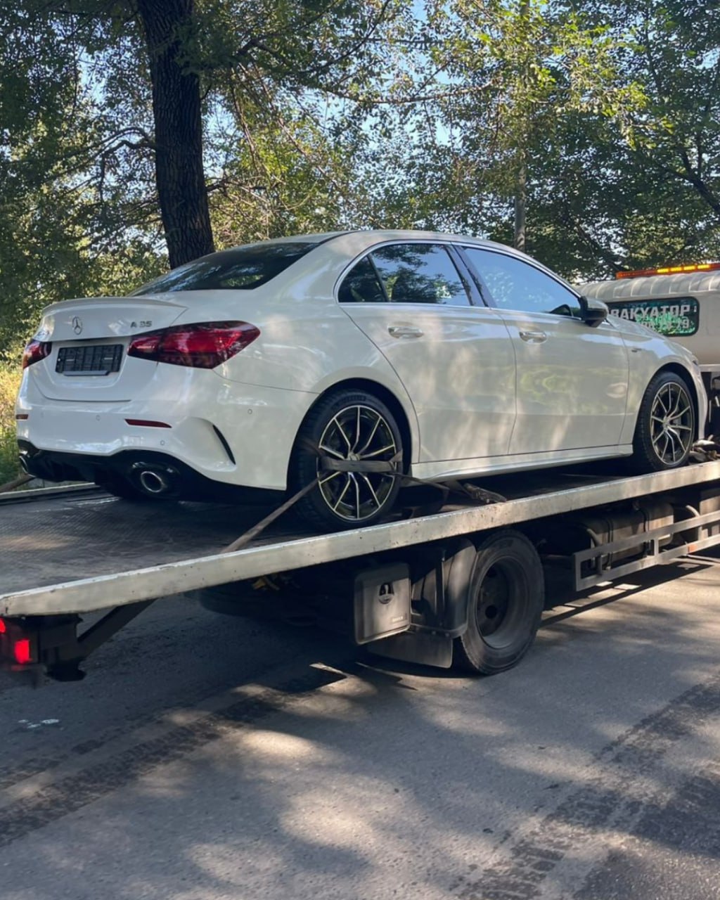 Погрузка Mercedes-Benz A35 во Владивостоке!