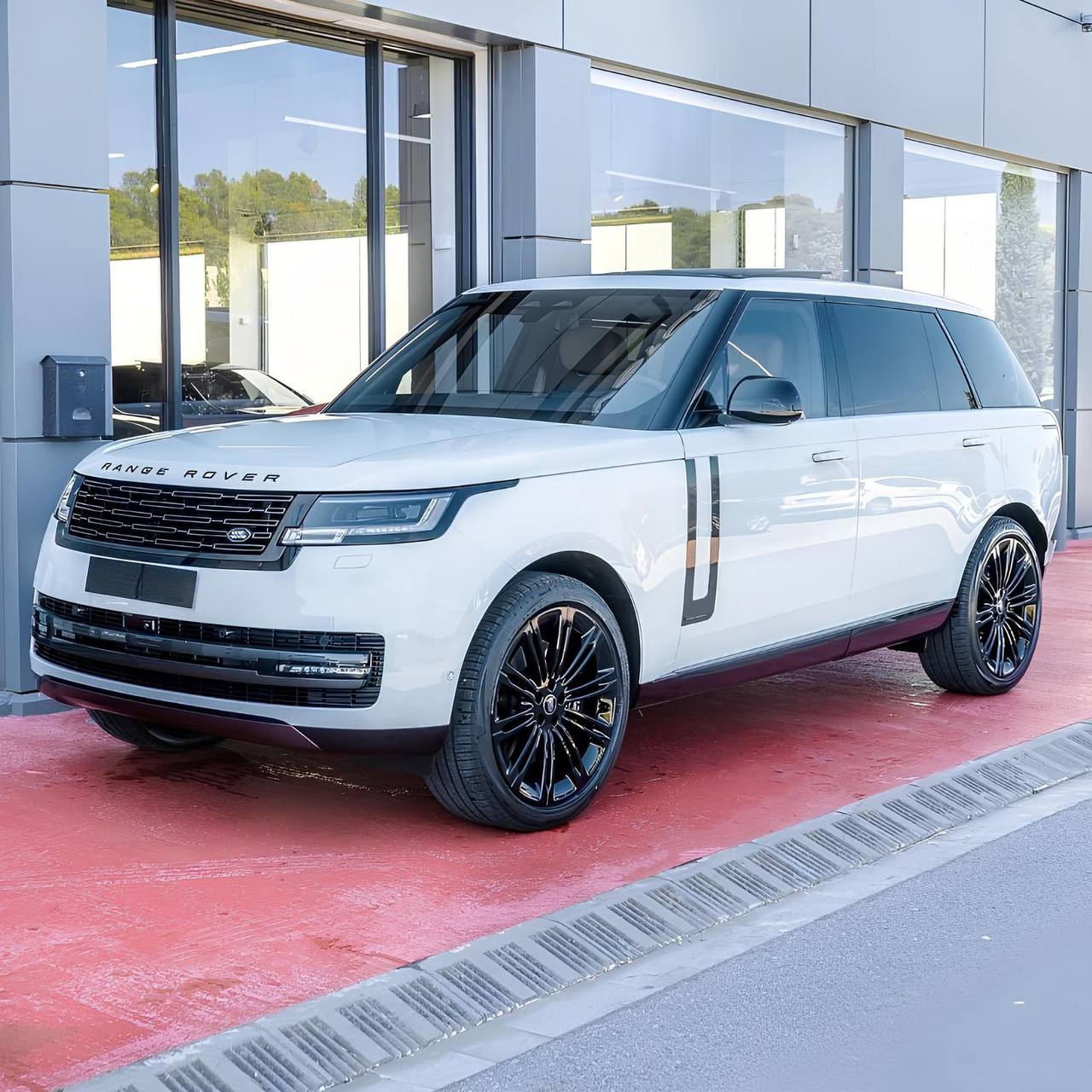 RANGE ROVER LWB 4.4 P530 AUTOBIOGRAPHY (7 мест)