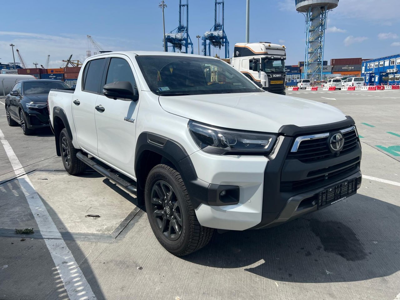 Погрузка Toyota Hilux Invincible и Audi Q8 TDI из Европы!