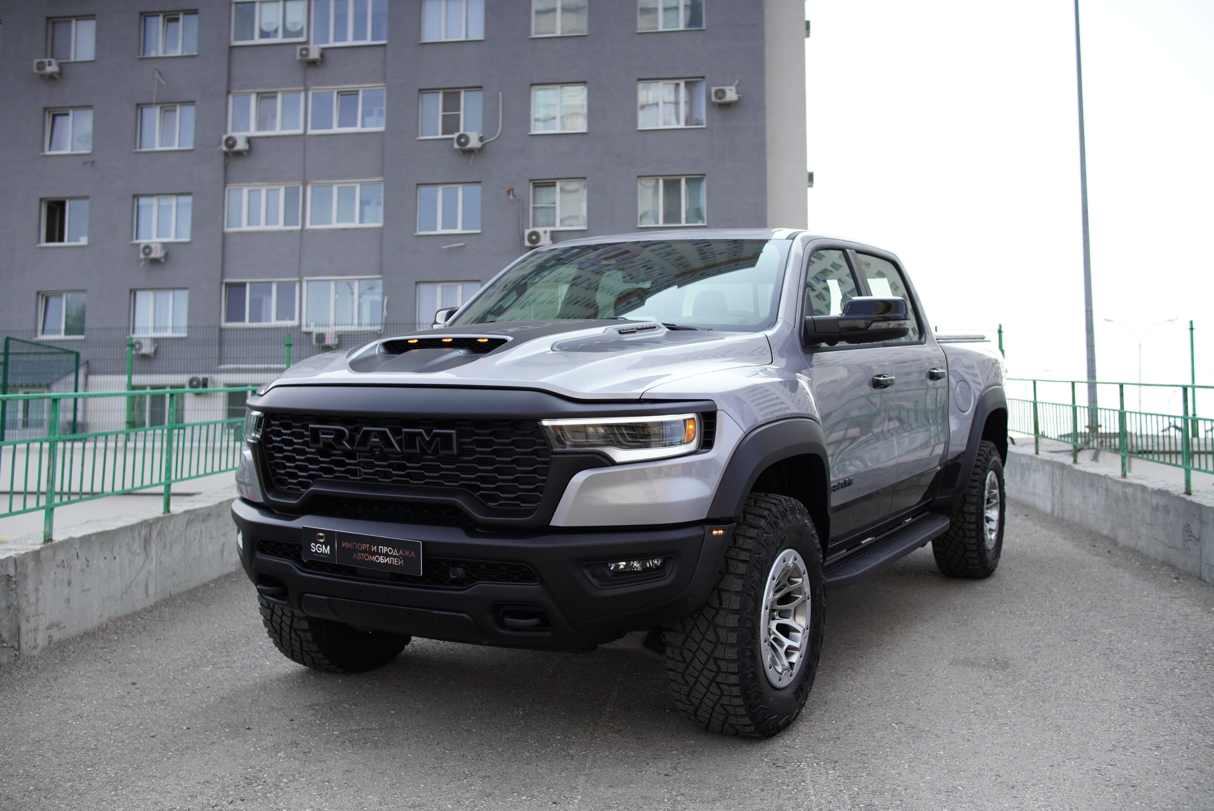 Dodge RAM 1500 RHO (Серый)